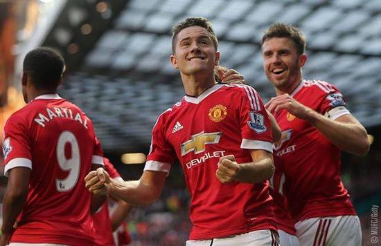 波津在綠軍打球真是樂在其中 你們都看得到他那滿臉的得意笑容.